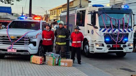 Bomberos de Lota realizó la ceremonia de bautizo de nuevos vehículos