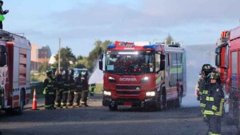 Cañete Celebra la Llegada de Nuevo Carro de Bomberos