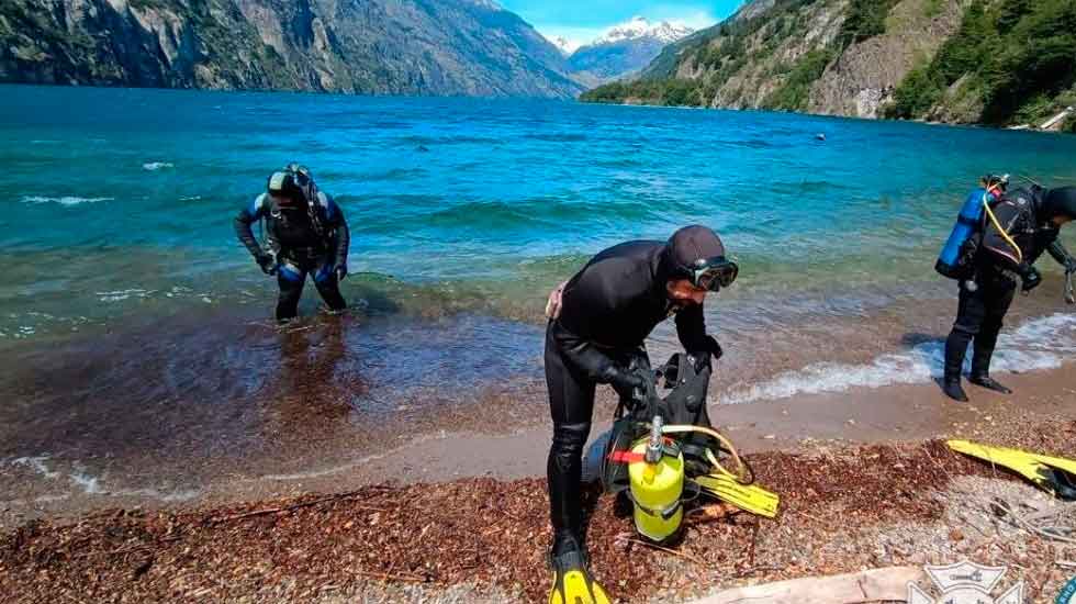 Bomberos realizan curso de emergencias subacuáticas