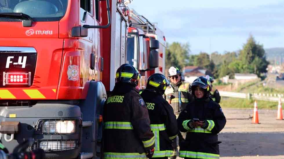 Cañete Celebra la Llegada de Nuevo Carro de Bomberos