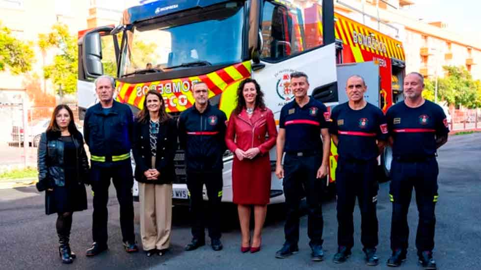 Bomberos de Almería estrenan una nueva autobomba nodriza