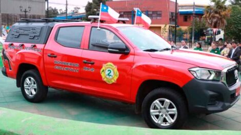 nueva camioneta 4x4 y equipamiento especializado para bomberos