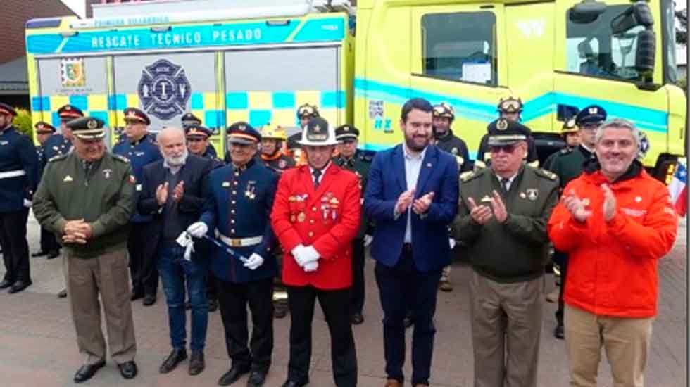 Bomberos de Villarrica recibe moderno carro de rescate