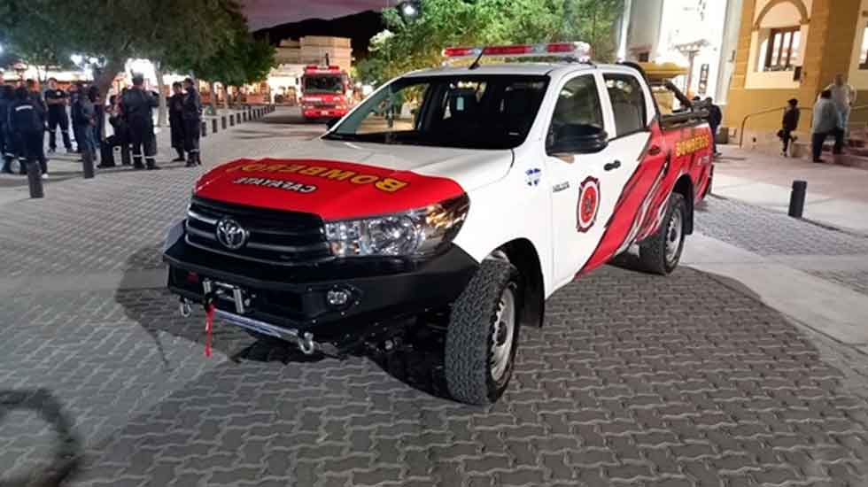 Bomberos Voluntarios de Cafayate presentaron una nueva camioneta