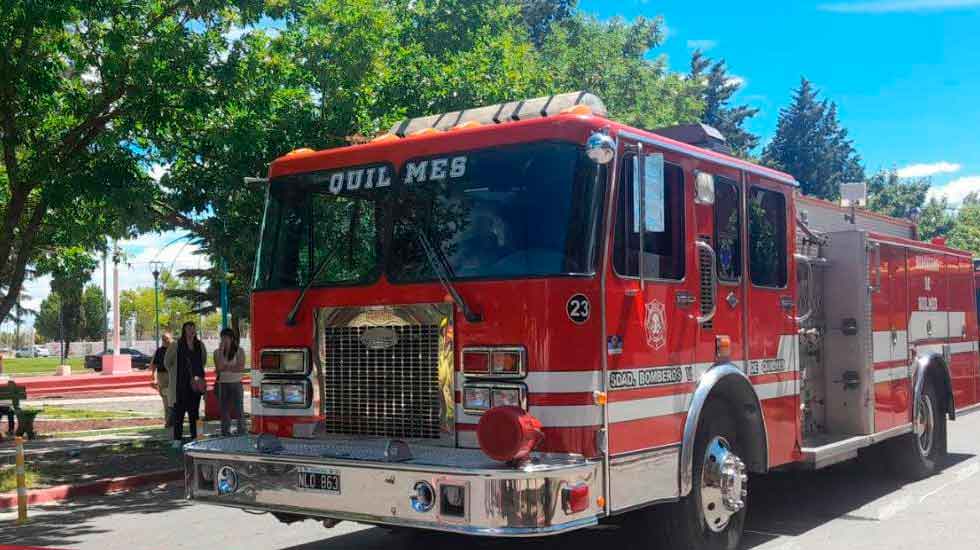 Donan camión al cuartel de Bomberos Voluntarios de Plaza Huincul