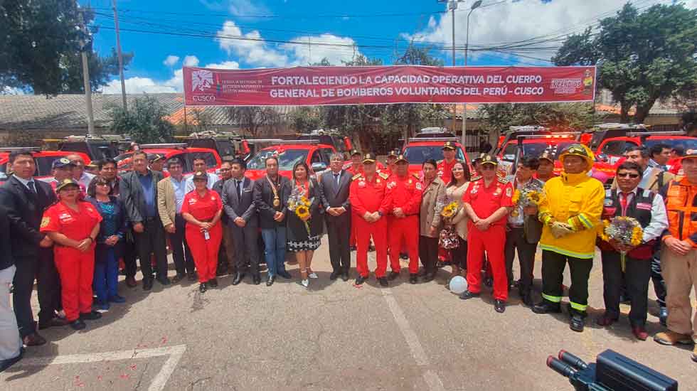 Bomberos del Cusco Reciben Vehículos de Intervención Rápida