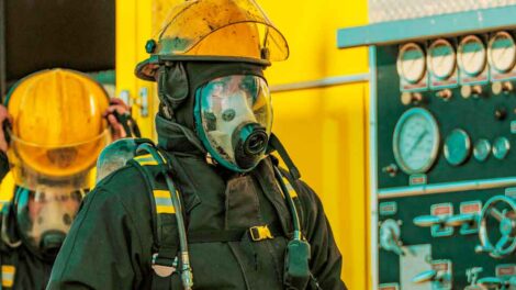 Simulan ser bomberos e ingresan a los comercios a "inspeccionar"