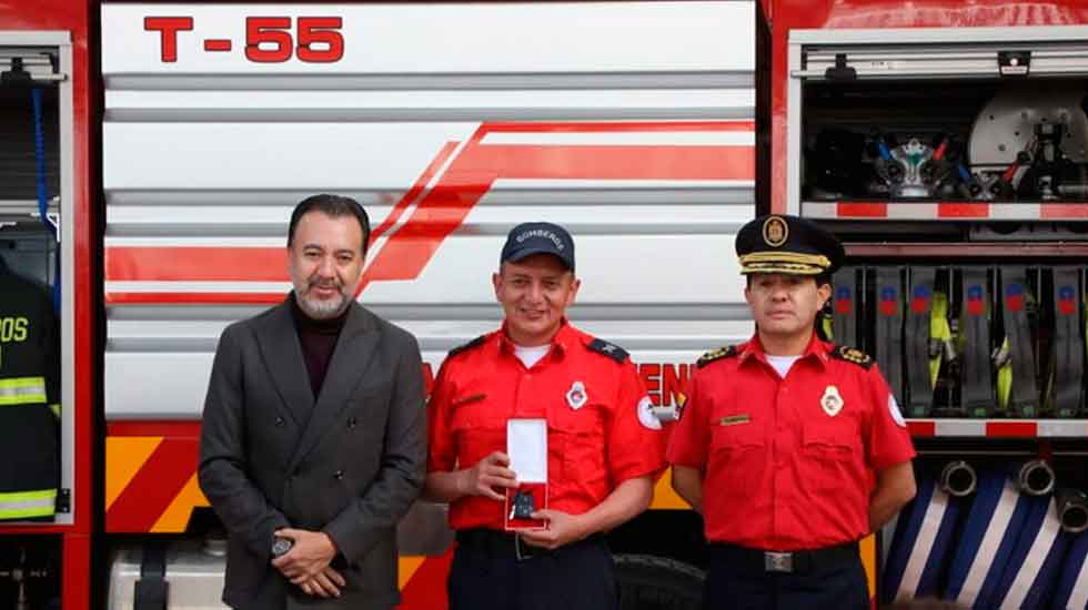 Bomberos Quito cuenta con nueva estación y vehículos contra incendios