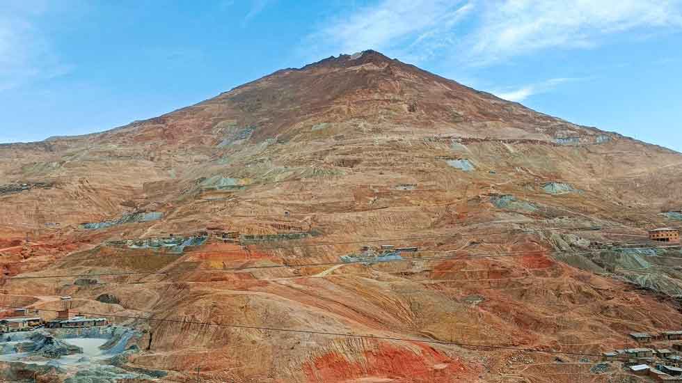 Muere un bombero al rescatar a un minero en el Cerro Rico de Potosí