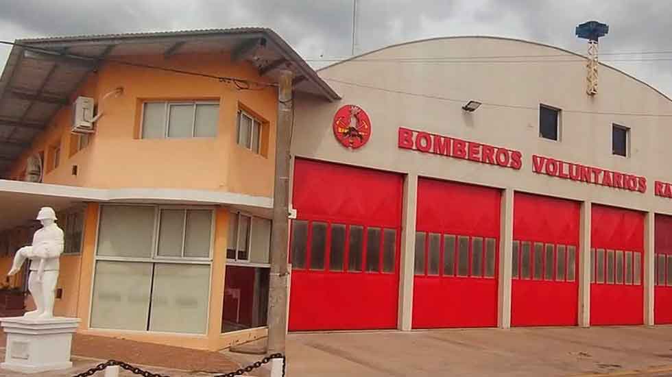 Entregan subsidio a bomberos para la compra de una ambulancia