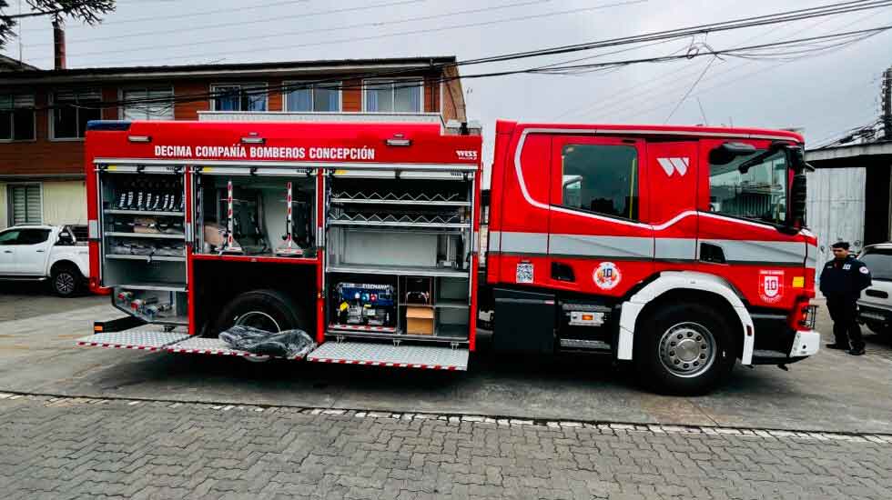 Bomberos de la Décima Compañía de Bomberos de Concepción recibieron una nueva unidad