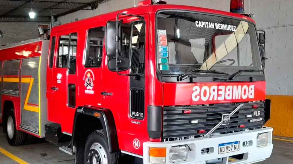 Bomberos Voluntarios de Capitán Bermúdez con nuevo autobomba