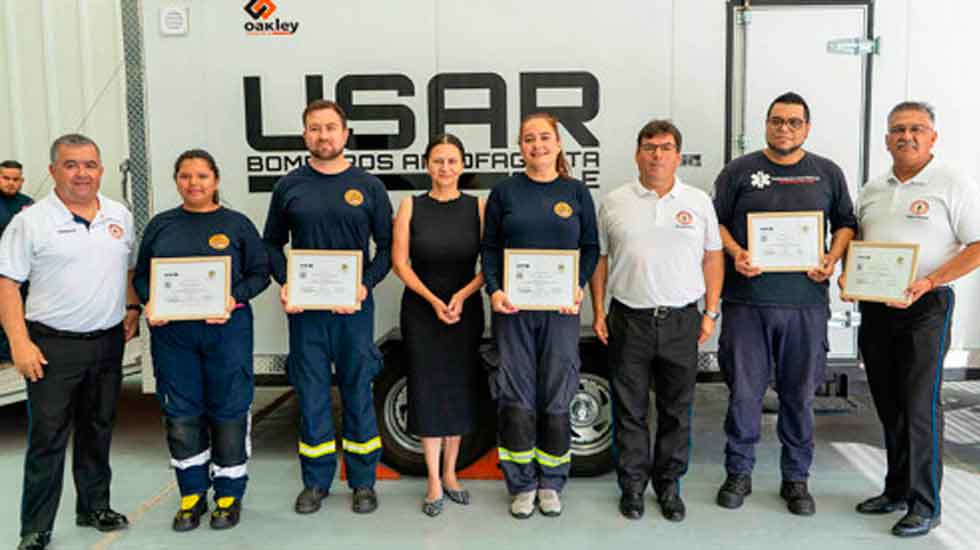 Bomberos de Antofagasta recibió nuevos equipos y certificaciones