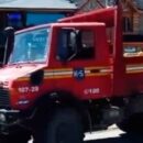 Un camión de Bomberos no oficial chocó contra un auto