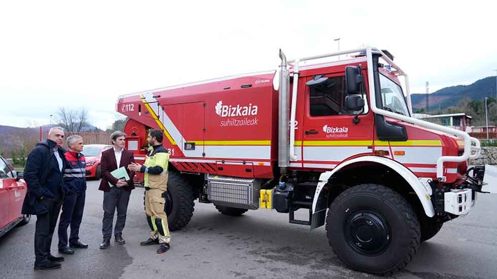 Incorporan dos nuevas autobombas forestales y cuatro vehículos eléctricos