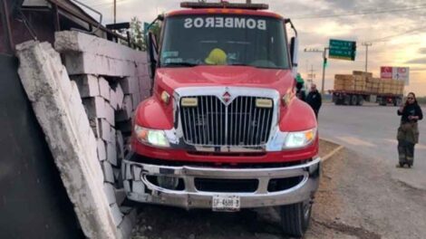 Choca un móvil de Bomberos de Piedras Negras que atendía llamado de un incendio