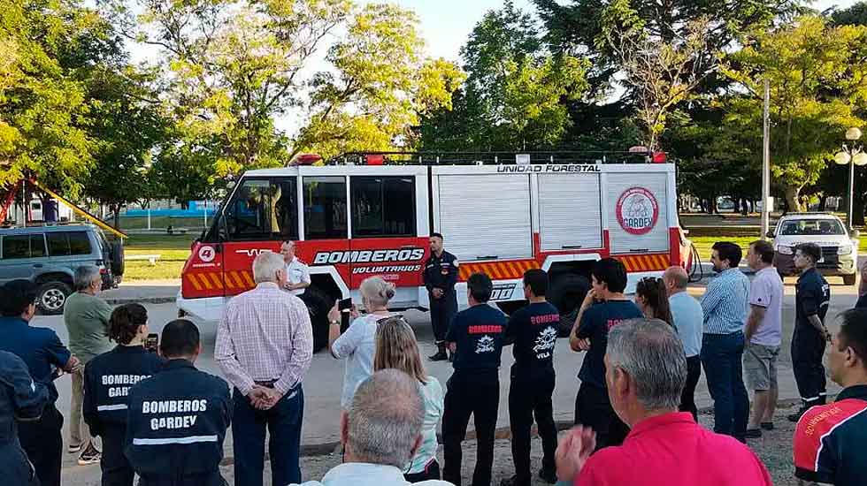 Bomberos Voluntarios de Gardey presentaron su nueva unidad forestal