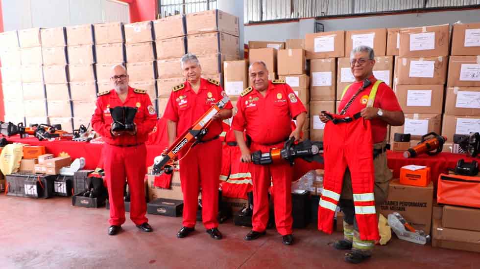 Inversión Millonaria en Indumentaria para Fortalecer a los Bomberos