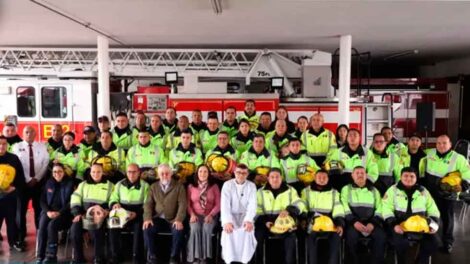 Bomberos de Nuevo León celebran ceremonia de bendición de cascos