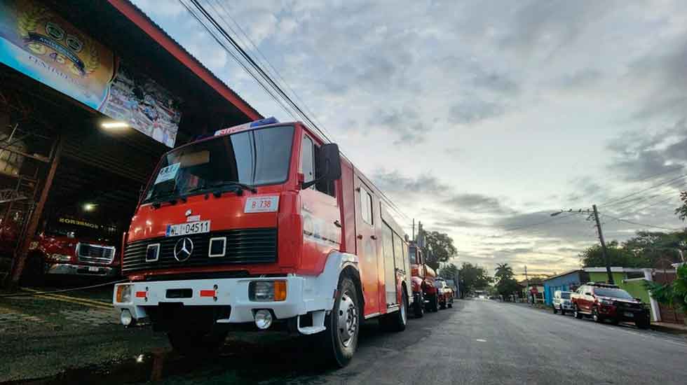 Camiones de bomberos son entregados en San Pedro del Norte