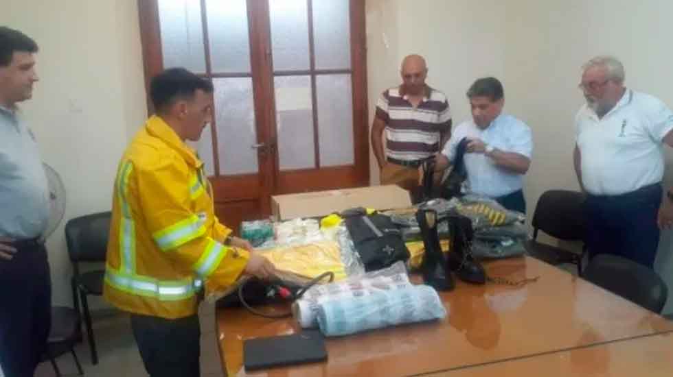 Bomberos Voluntarios recibieron equipos forestales