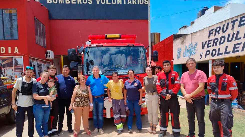 Bomberos Voluntarios de Paso de la Patria recibieron un vehículo