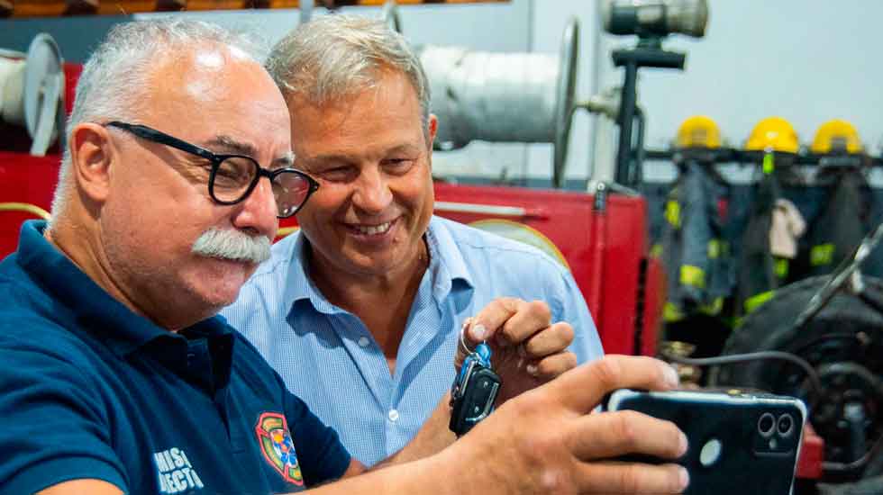 El municipio de Alte Brown entregó un nuevo vehículo a los bomberos de Glew