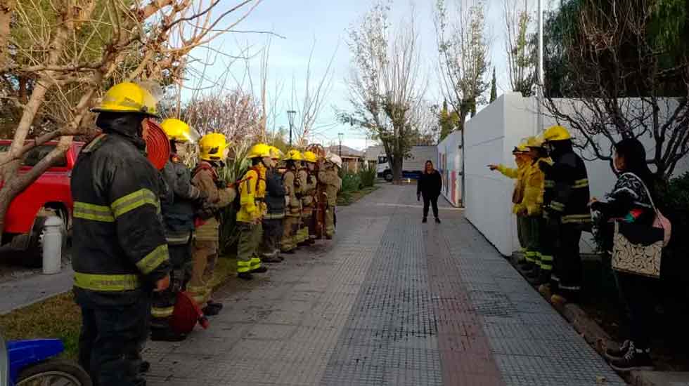 Un cuartel de bomberos que necesita el apoyo de todos para operar