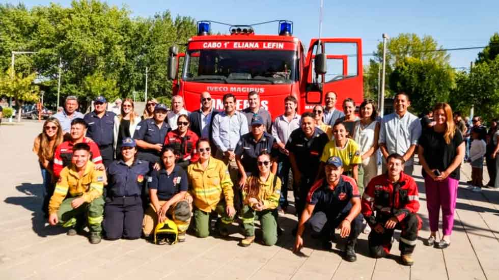 Bomberos Voluntarios de 25 de Mayo recibieron autobomba