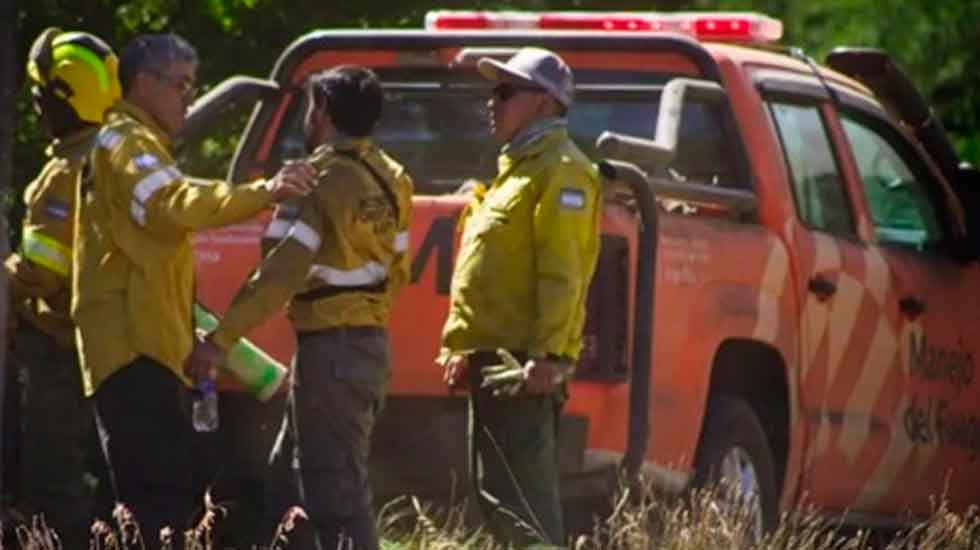 Advierten sobre estafas con colectas para bomberos en los incendios de Neuquén