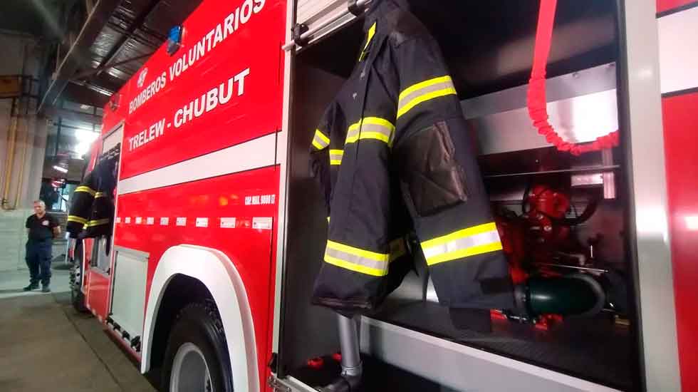 Bomberos Voluntarios de Trelew presentaron una nueva unidad 0km