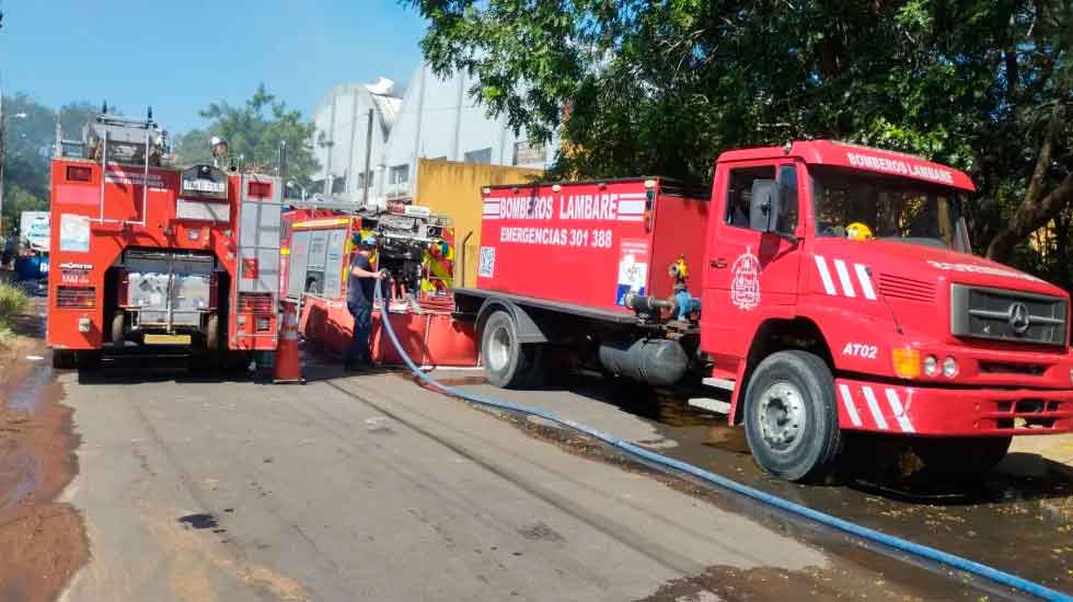 Bomberos reclaman escasez de bocas hidrantes para combatir incendios