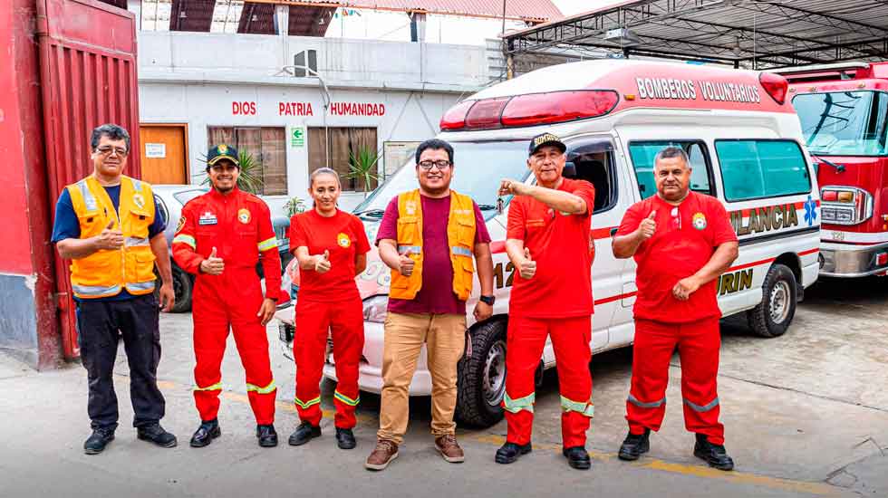 Entrega de ambulancia a la compañía de bomberos 129