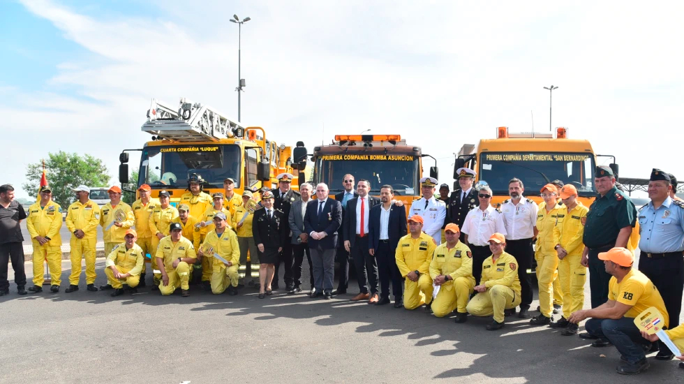 CBVP recibe vehículos equipados por parte de bomberos de Málaga