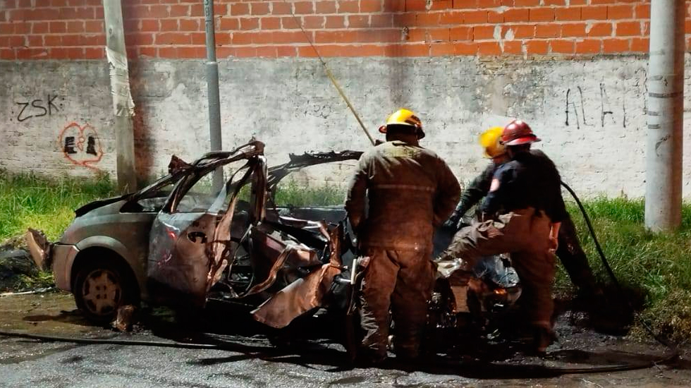 Explosión de Cilindro de GNC deja dos bomberos heridos