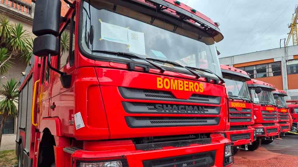 Dirección Nacional de Bomberos incorporó cinco camiones