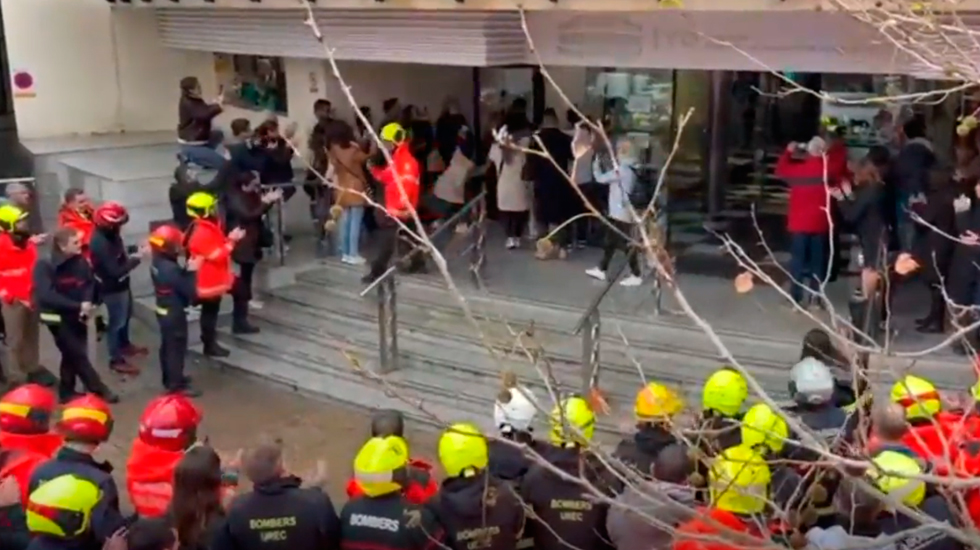 El sentido homenaje de los bomberos a un compañero enfermo